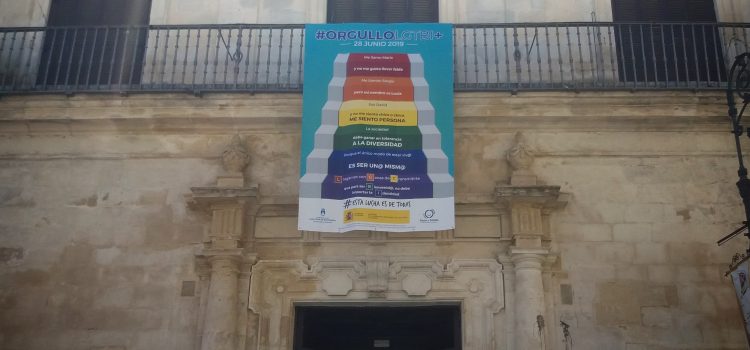 La biblioteca de Sanlúcar se viste de arcoiris